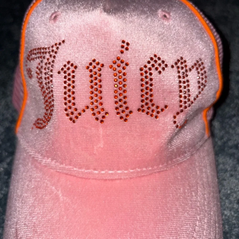 💋 NWOT Urban Outfitters x Juicy Couture Trucker Hat 💄